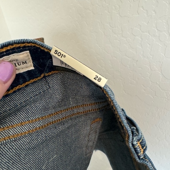 NWT Levi’s Premium 501 button fly high rise shorts size 28 - Picture 4 of 7